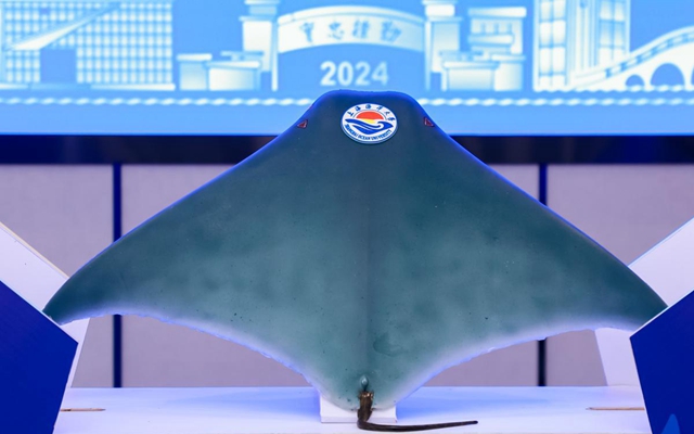 Shanghai Ocean University debuts manta ray-shaped bionic fish.jpeg
