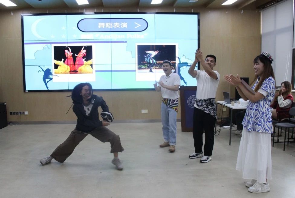 传统舞蹈Lazgi(拉吉兹)