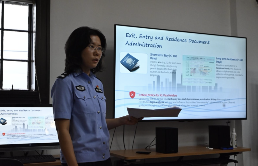 上海市公安局出入境管理总队警官