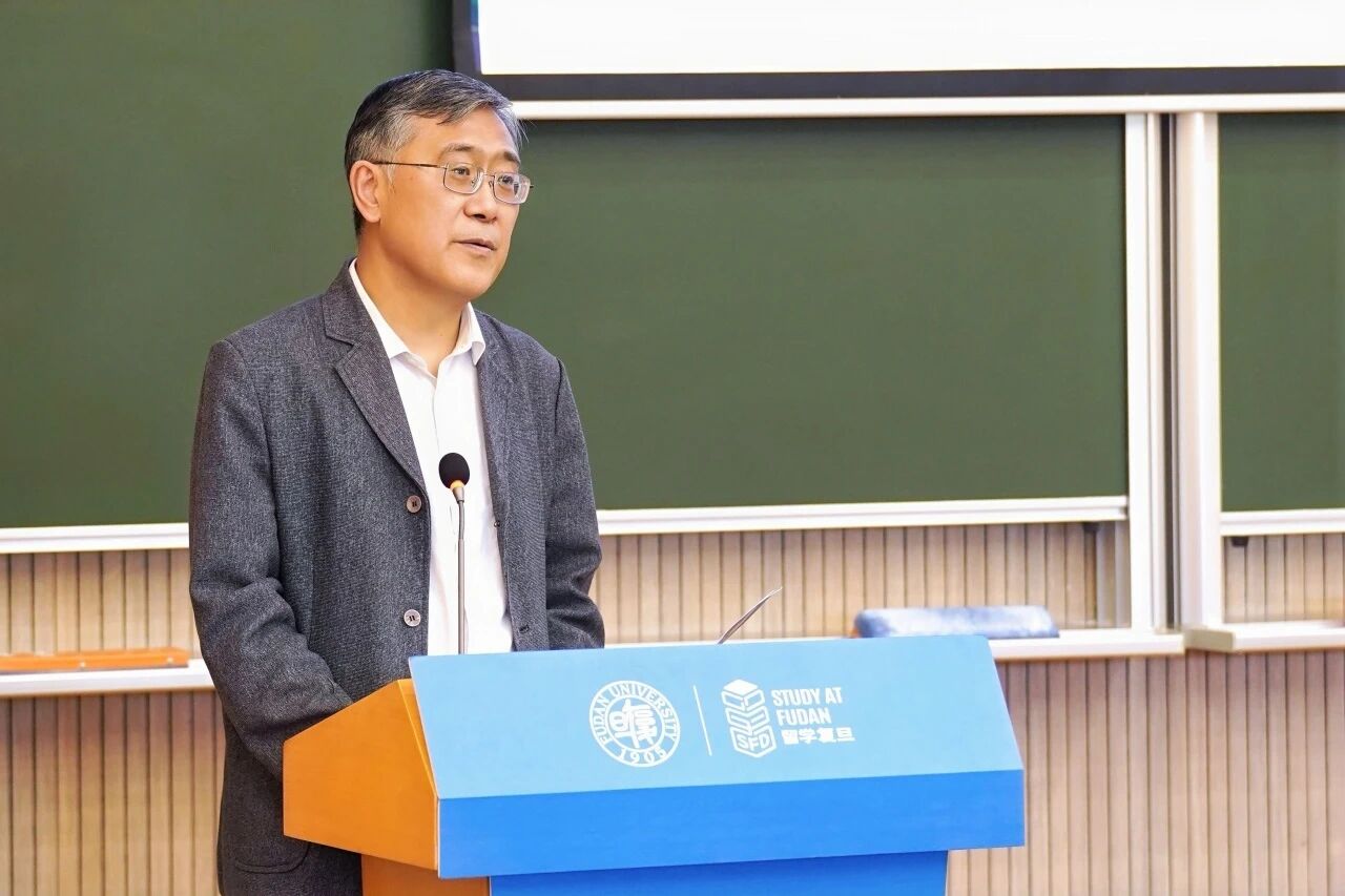 复旦大学副校长周磊在致辞
