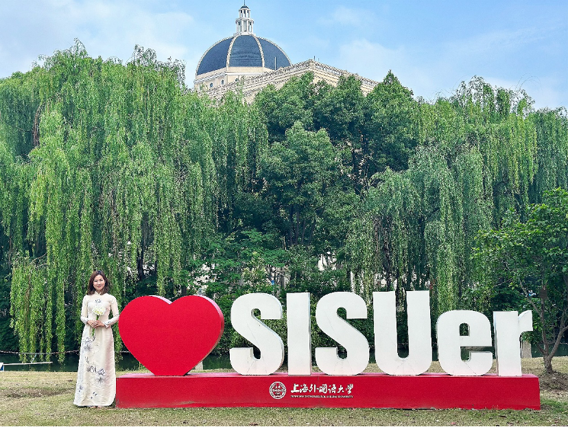 【上海外国语大学】「SISU・TA说」毕业生访谈专题｜潘氏芳： 在上外看见世界，在河内规划未来