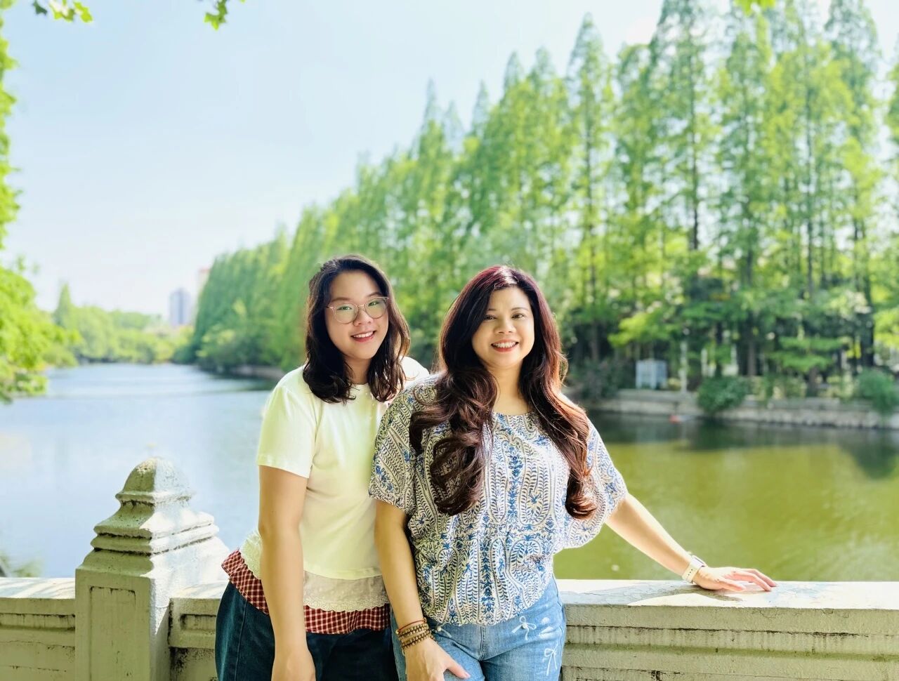 武青春母女合影1