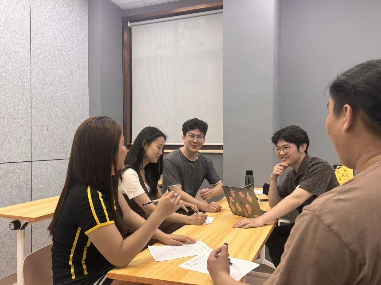 【上海财经大学】跨国聚力，逐梦商赛！来华留学生团队斩获2026年全国高校商业精英挑战赛国际贸易竞赛二等奖