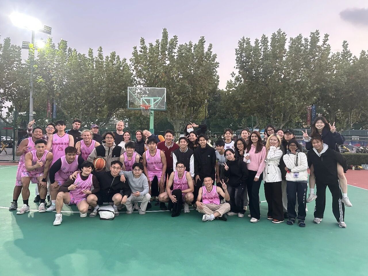 【上海中医药大学】新生杯篮球赛喜报｜女篮夺冠，男篮摘银！