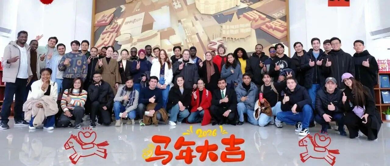 公文書を架け橋に、上海を感じる：上海大学留学生、公文書館で街の100年を読み解く