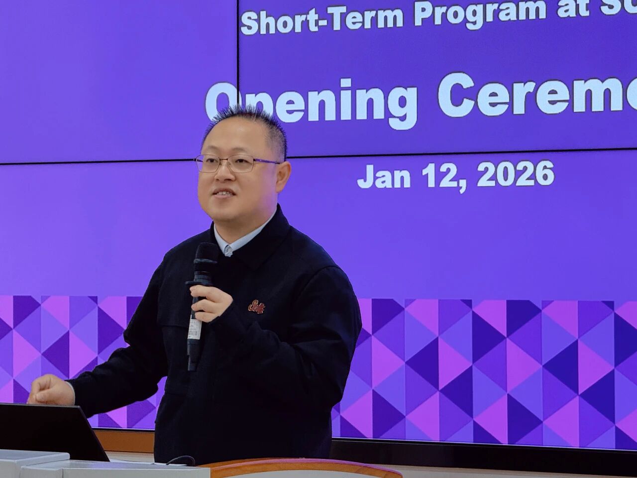 学院副院长荣军老师发表致辞