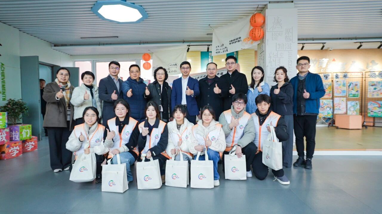 Sharing the pulse of Chinese medicine: Shanghai TCM students lead cultural workshops for winter camp kids in Xinchang