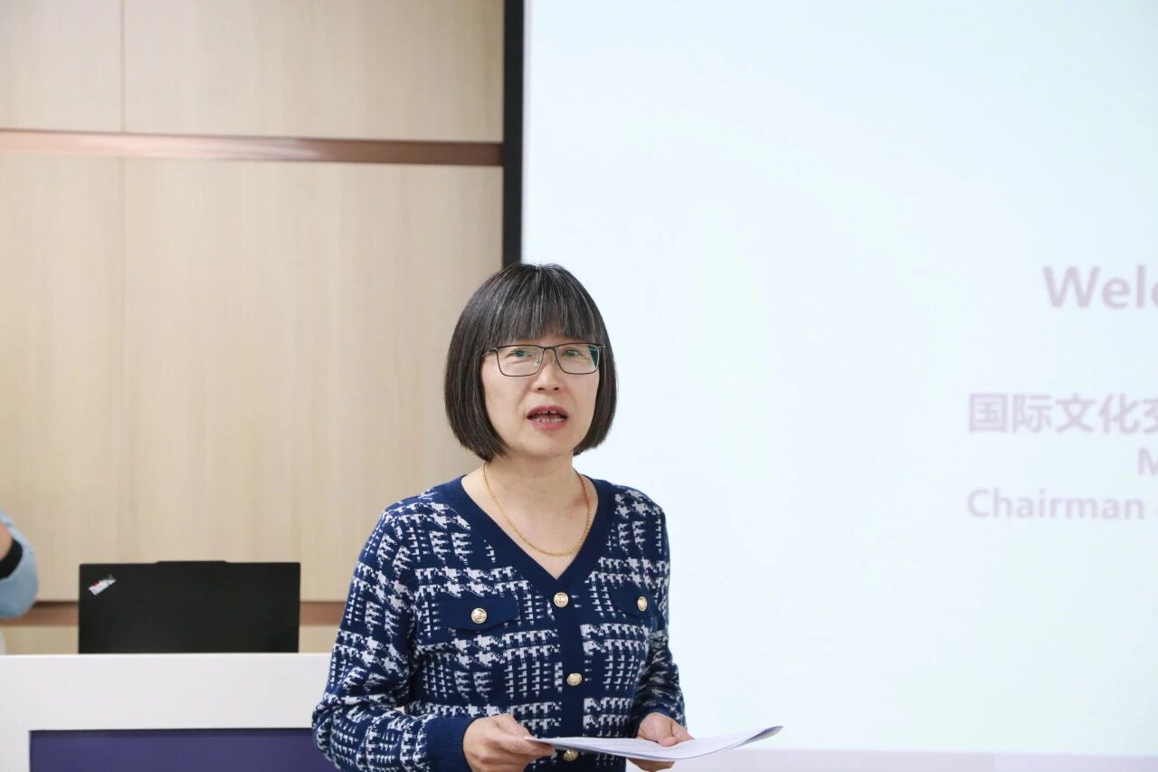 国际文化交流学院党委书记杨鸿