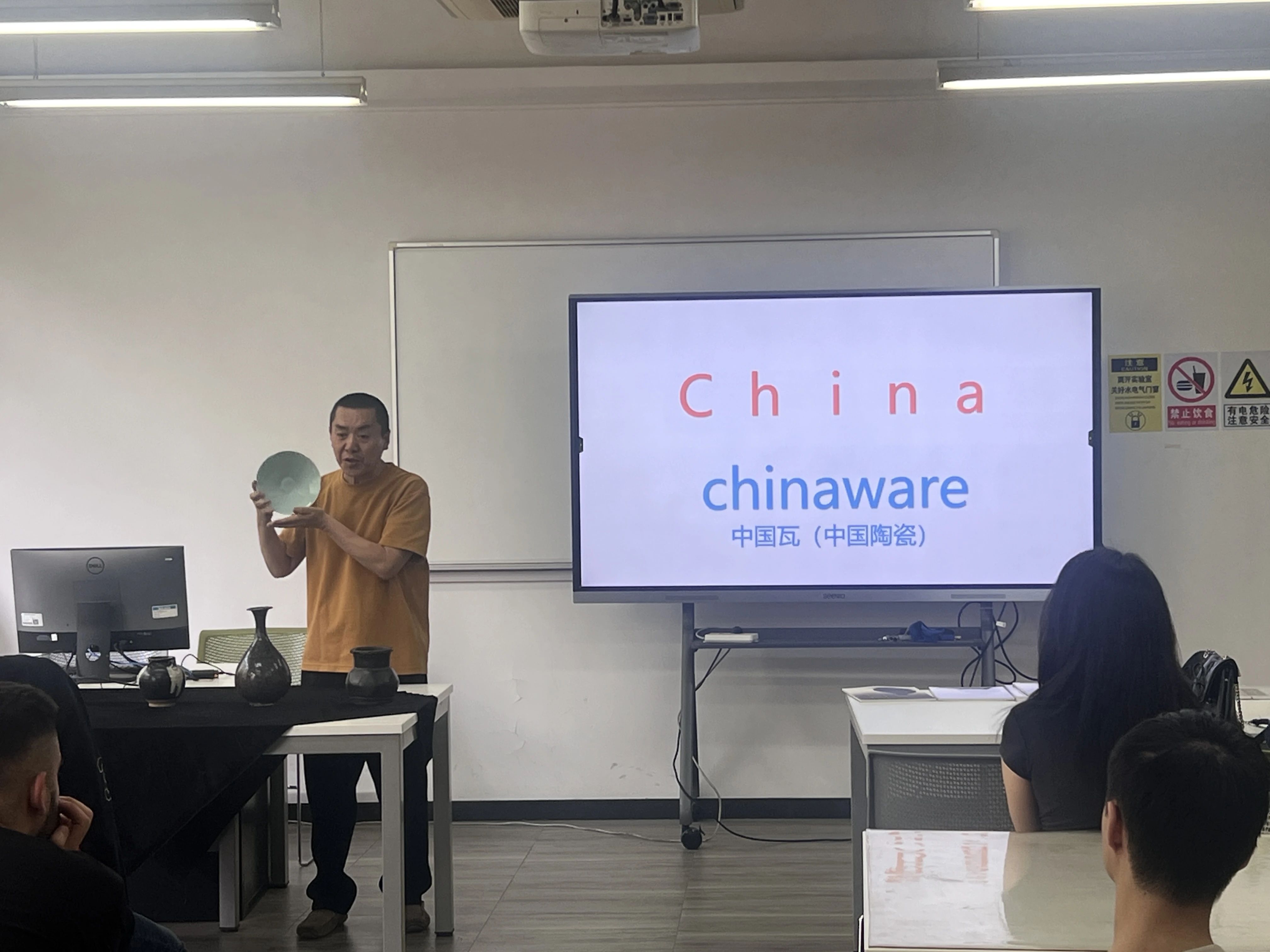 上海杉达学院艺术设计与传媒学院副教授袁野