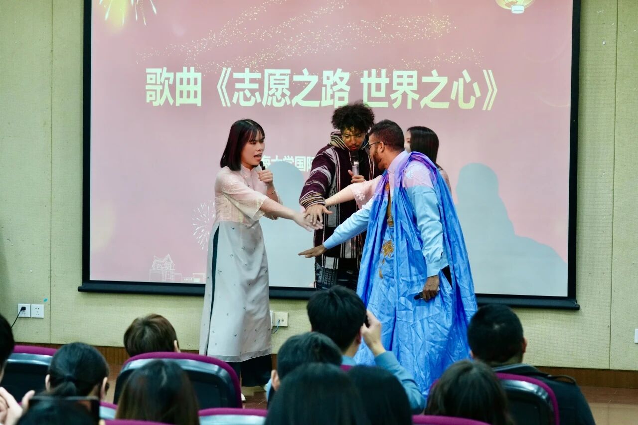 《志愿之路，世界之心》