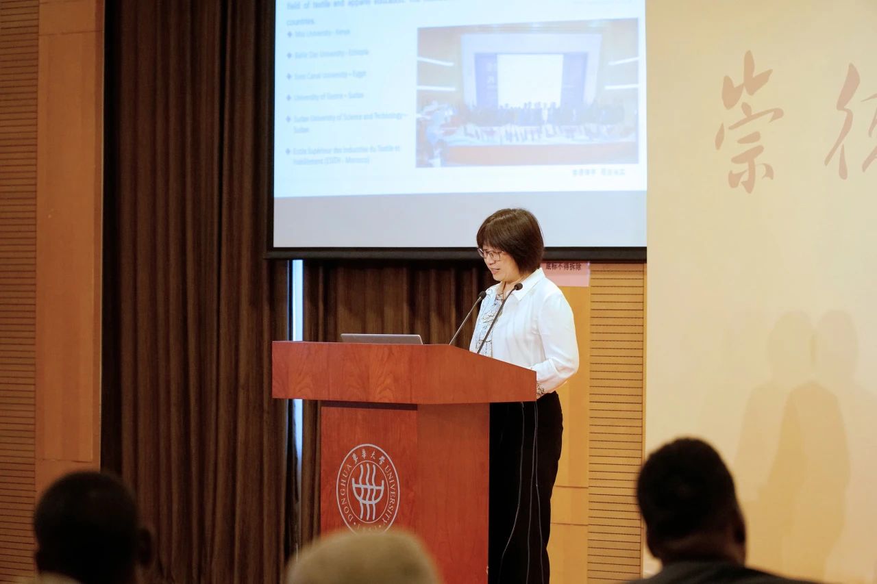 赵明炜热情欢迎代表团来访 赵明炜热情欢迎代表团来访