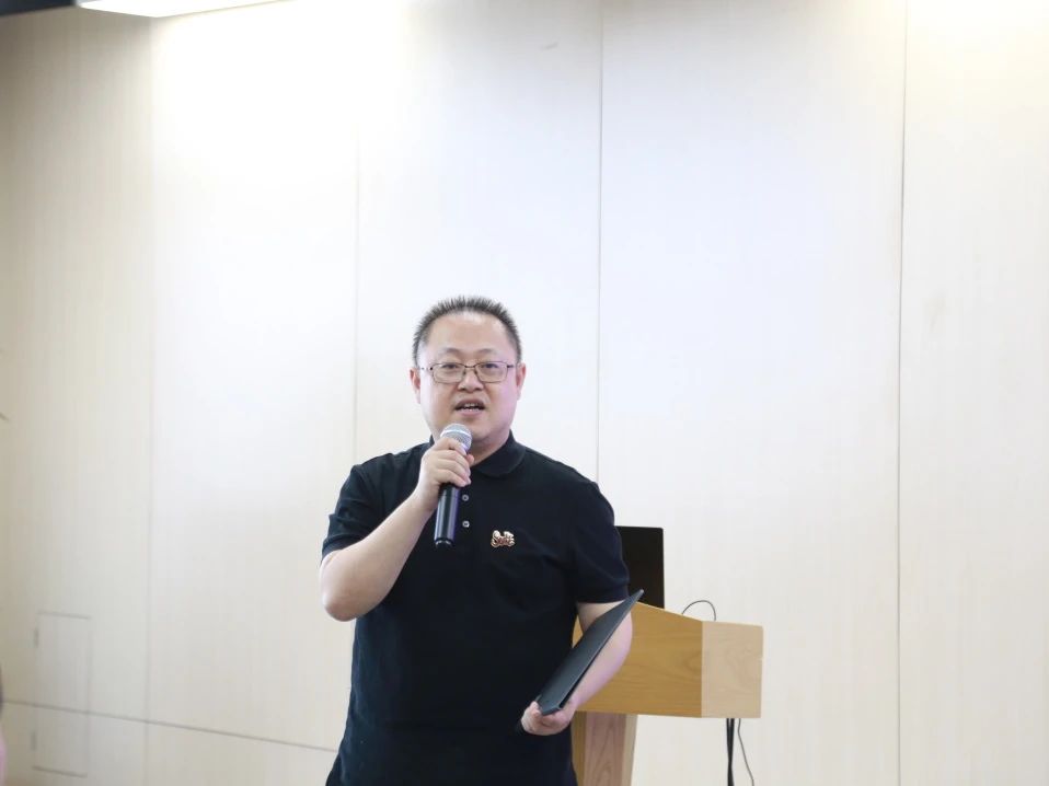 副院长荣军致辞