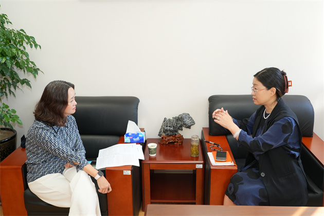 二师附小北校督导组组长孙爱军访谈蒯峰梅校长.jpg 二师附小北校督导组组长孙爱军访谈蒯峰梅校长.jpg