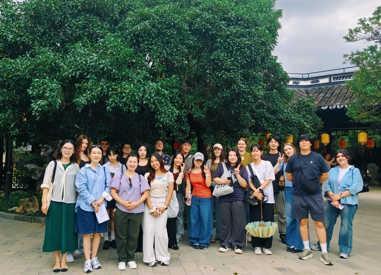 【东华大学】国际学生们把桂林公园装进画框