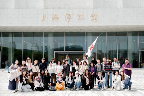 ECNU intl students explore Shanghai Museum East Branch